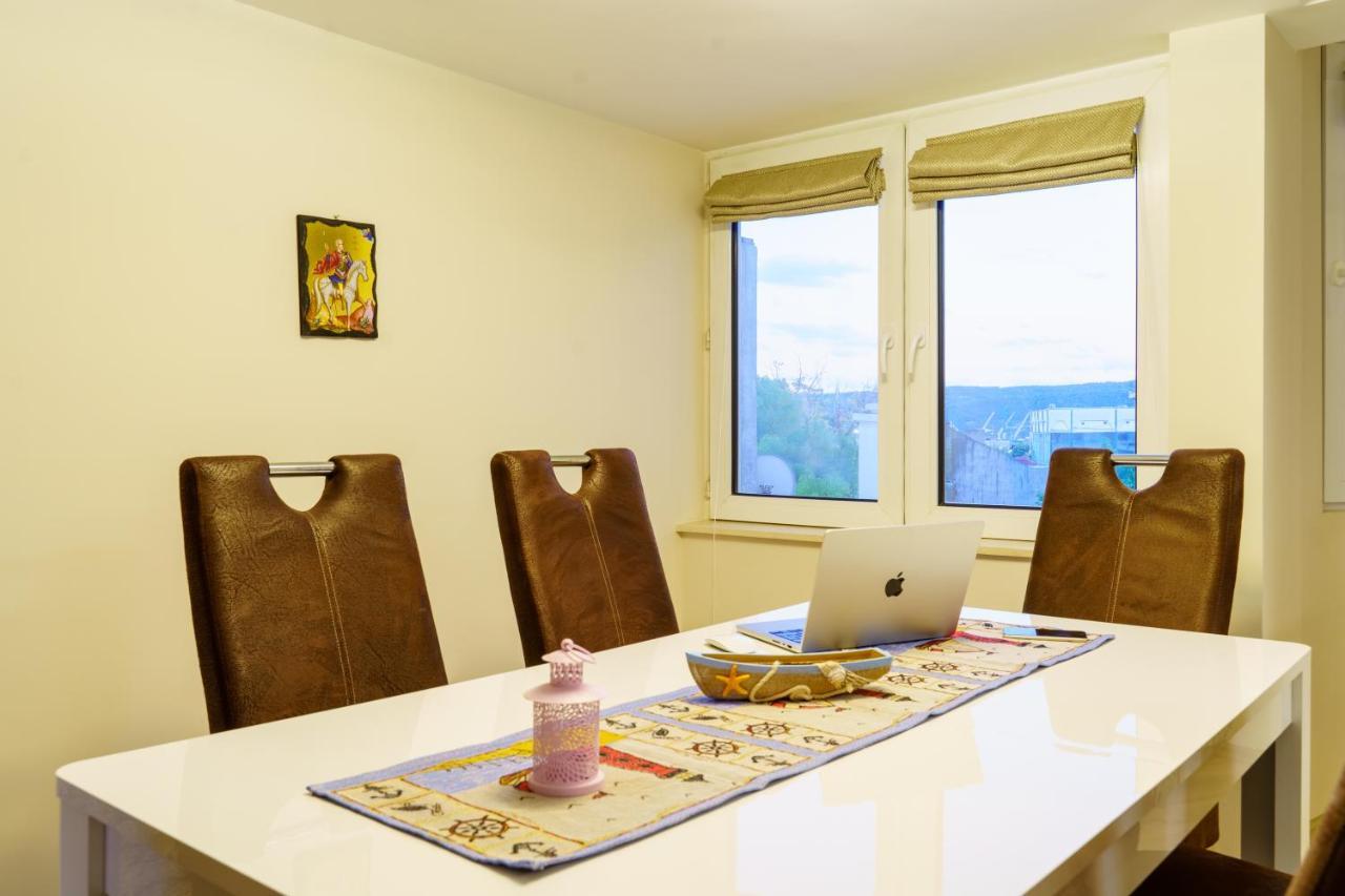 Centrally Located Apartment In Varna Exteriör bild