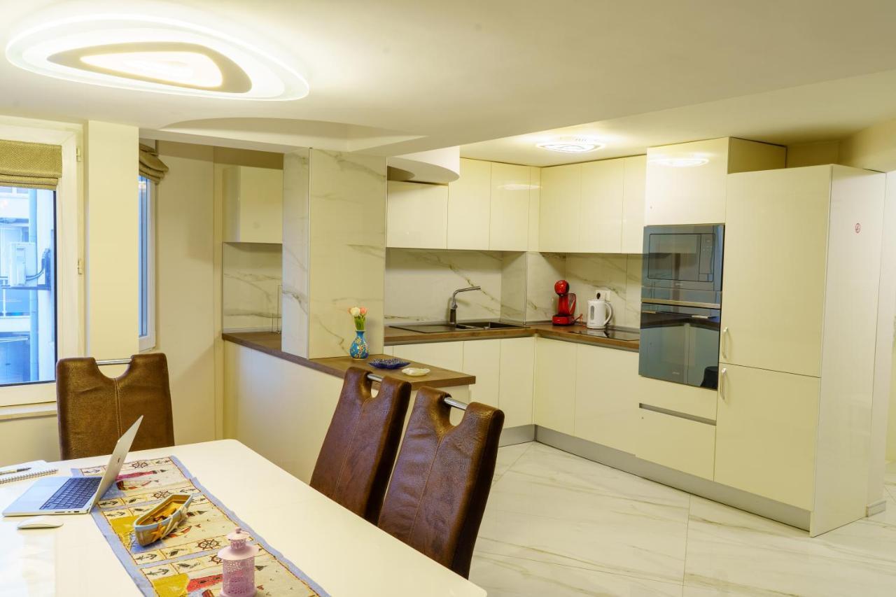 Centrally Located Apartment In Varna Exteriör bild