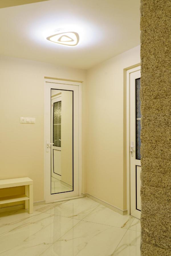 Centrally Located Apartment In Varna Exteriör bild